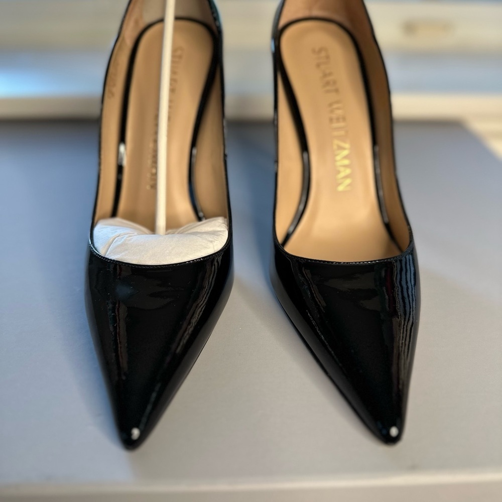 Stuart Weitzman 100 scalloped patent-leather pumps. - Picture 9 of 9